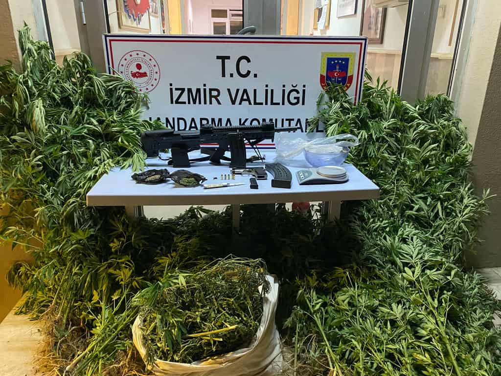 Beydağ'da uyuşturucu operasyonu: 3 kilogram esrar ele geçirildi