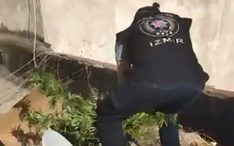 Kemeraltı'nda yasa dışı madde operasyonu: 3 gözaltı