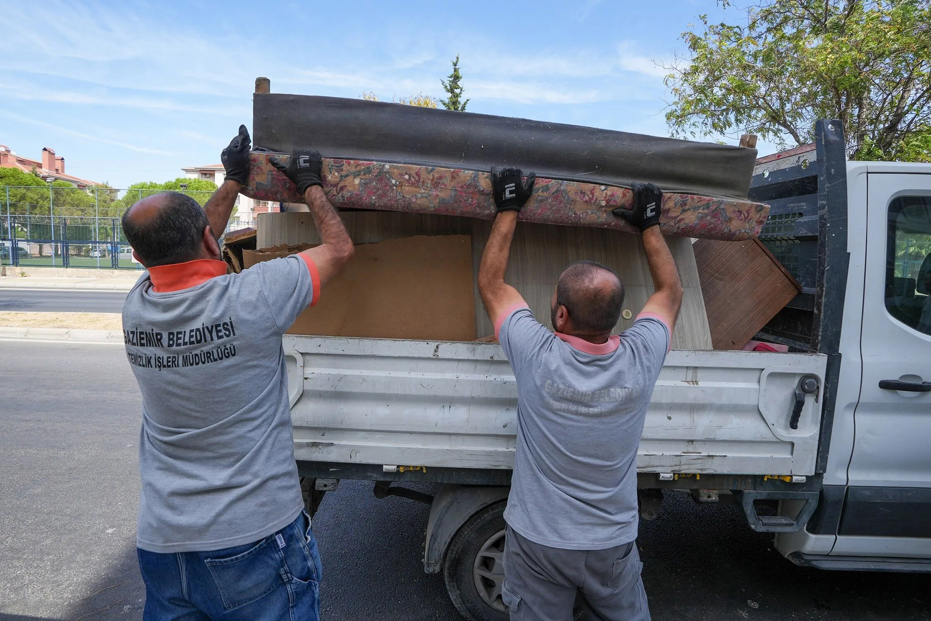Belediyenin cezaları cep yakıyor: İzmirliler dikkat, çöpünüzü buraya atmayın!