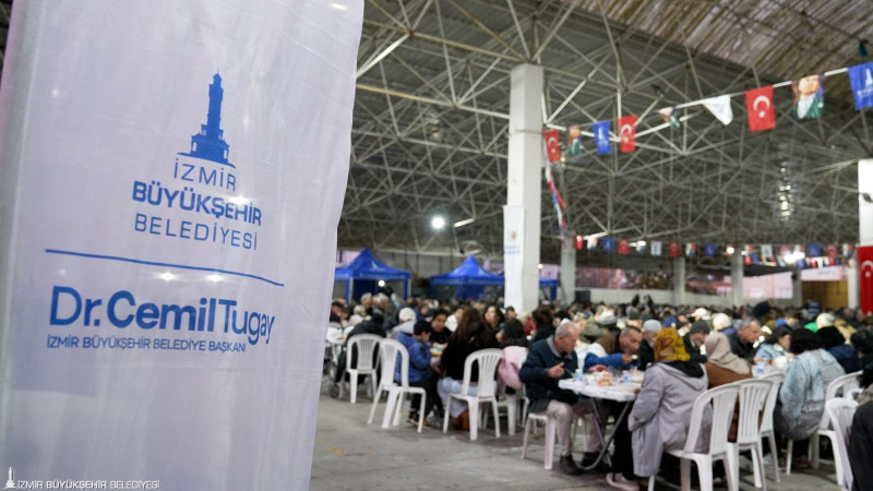 İzmir Büyükşehir Belediyesi ilk iftar sofrasını Gaziemir’de kurdu