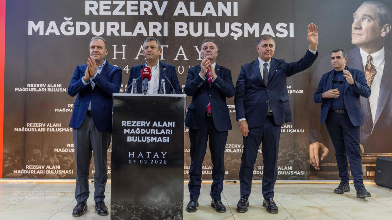 Özgür Özel ve Cemil Tugay Hatay’da depremzedelerle buluştu