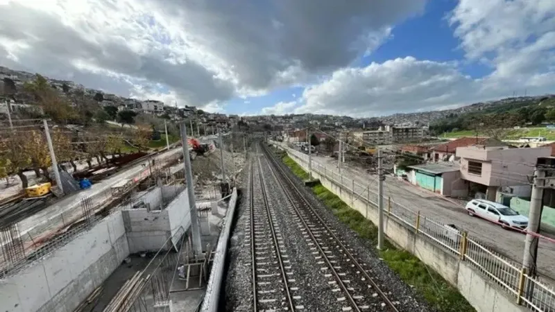 AK Parti’den Çiğli Katip Çelebi İZBAN istasyonu eleştirisi