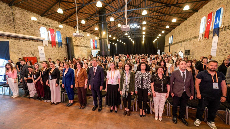 Başkan Tugay’dan Otizm Sempozyumu’nda dikkat çeken 3 müjde