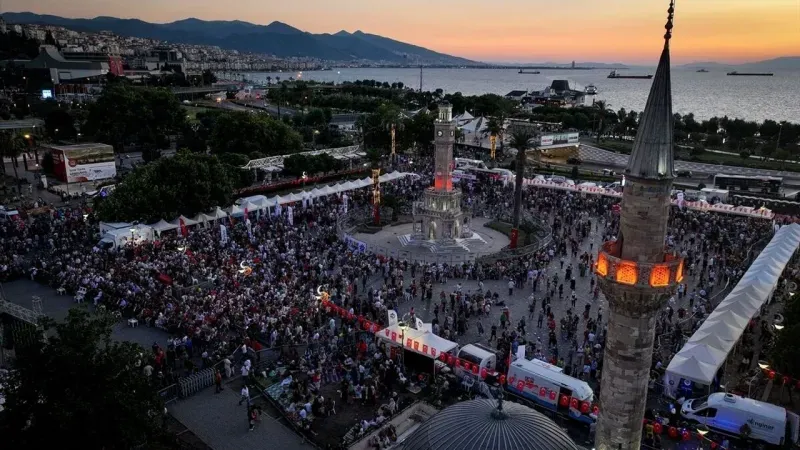İzmir'de, 15 Temmuz Demokrasi ve Milli Birlik Günü dolayısıyla anma programı düzenlendi
