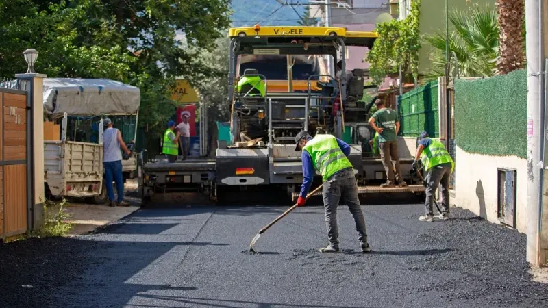 Narlıdere'de Asfalt Seferberliği Sürüyor