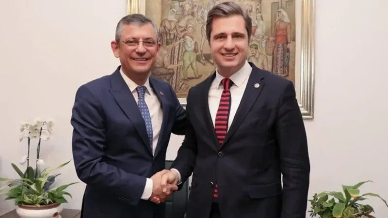 CHP İzmir Milletvekili Deniz Yücel istifa etti