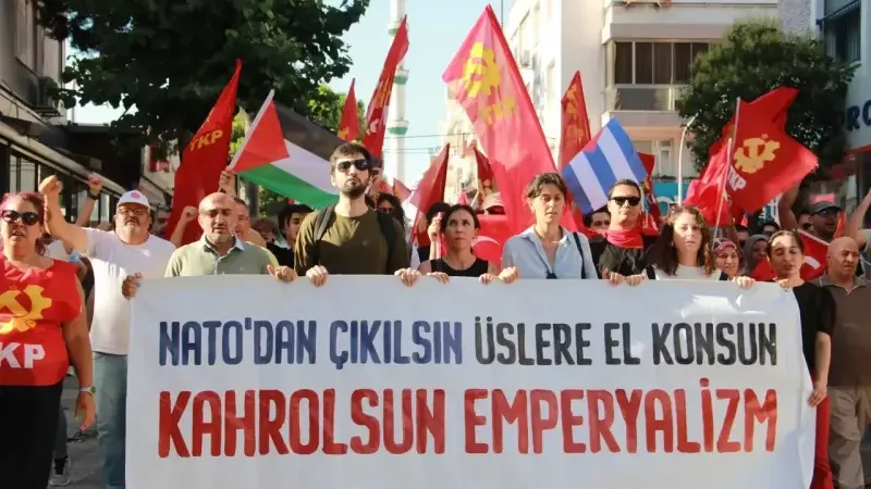 TKP'den İzmir'de NATO karşıtı yürüyüş