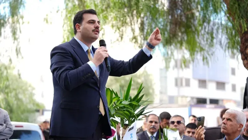 İzmir'de Eyyüp Kadir İnan zirvede!