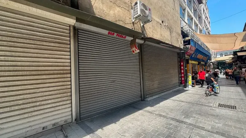 Kemeraltı esnafından elektrik kesintilerine tepki