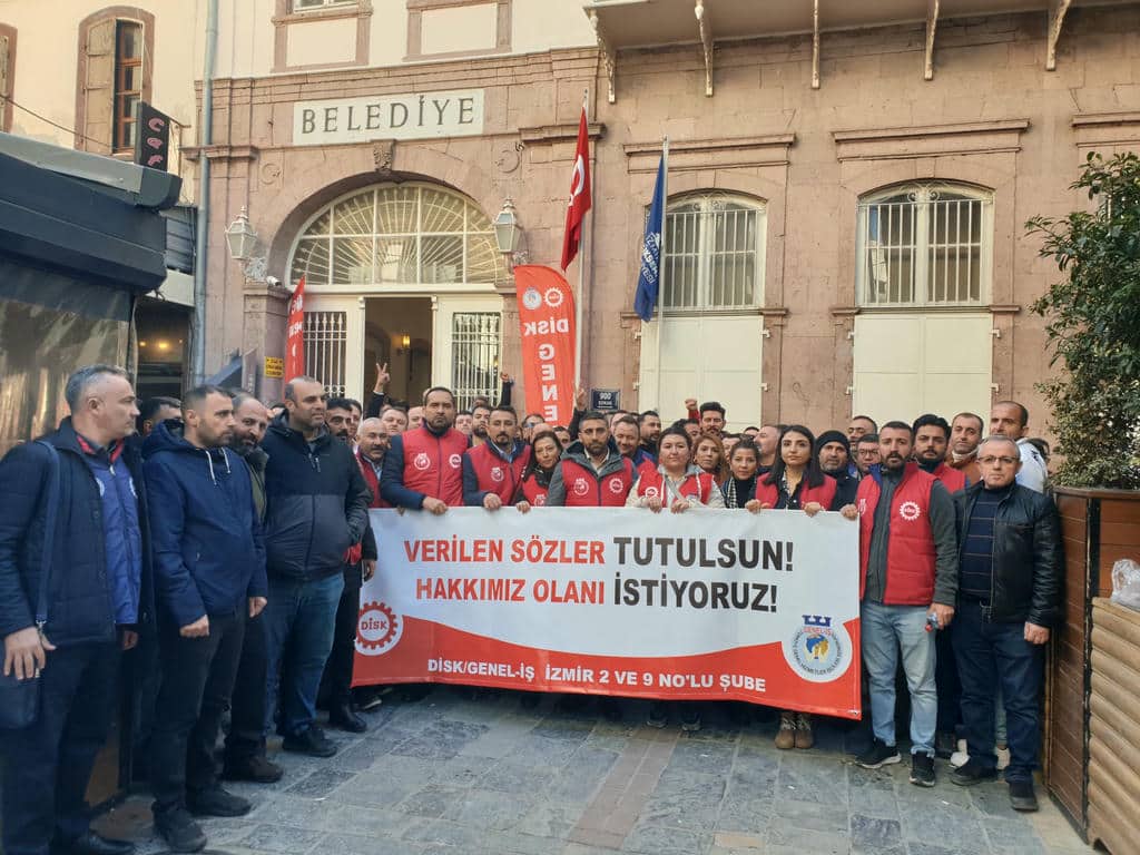 Kordon ve Kıbrıs Şehitleri'nde çöp yığını: İşçiler eylemlerine devam ediyor