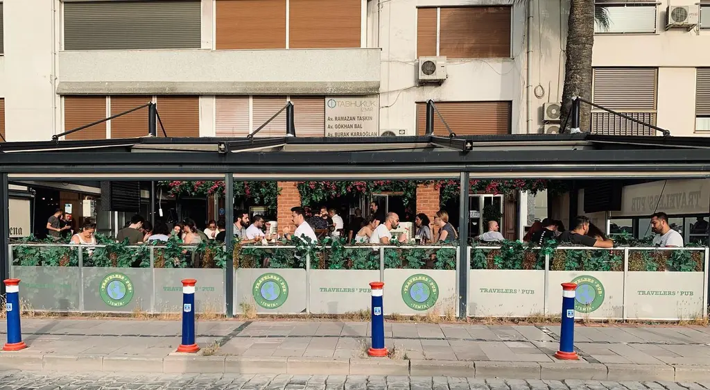 İzmir Körfezi'ndeki koku ve kirlilik, Kordon esnafını olumsuz etkiliyor