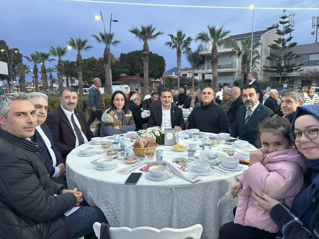 AK Parti Konak İlçe Başkanı Başdaş, Narlıdere iftarında birlik mesajı verdi
