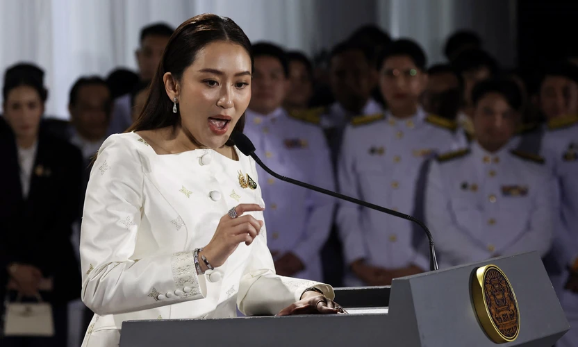 Tayland başbakanı Shinawatra görevden uzaklaştırıldı