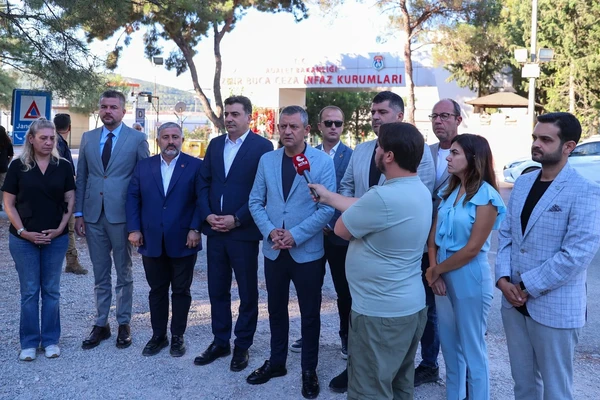 CHP lideri Özel, Tunç Soyer ve Şenol Aslanoğlu'nu ziyaret etti