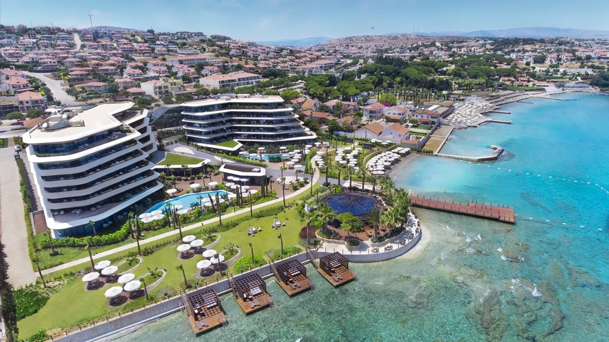 Azerilere ait Çeşme'deki Reges Otel için imar değişikliği tartışması büyüyor!
