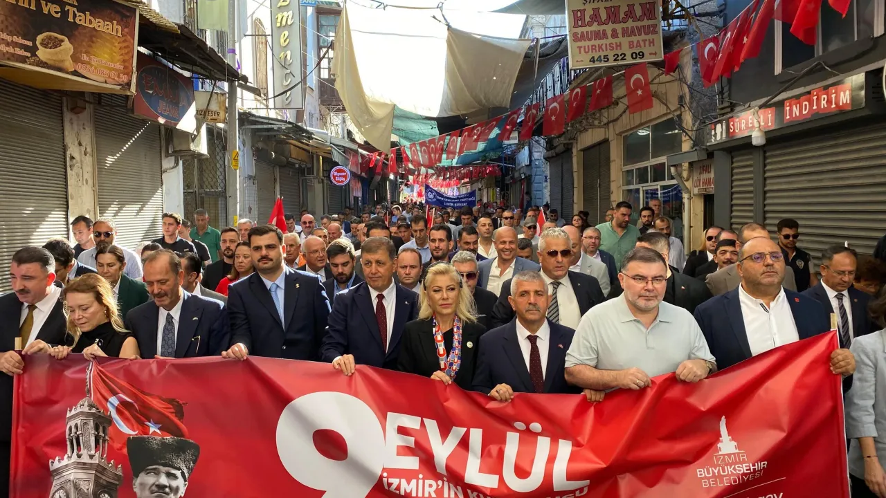 İzmir'de 9 Eylül kutlamalarında CHP'li vekillerin yokluğu dikkat çekti