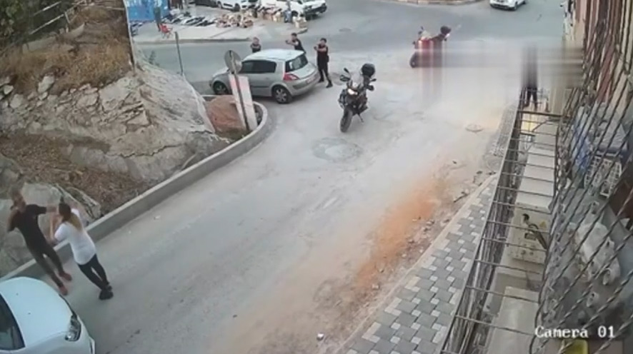 Bayraklı'da korku dolu anlar: Eşini yaralayıp rehin aldı!