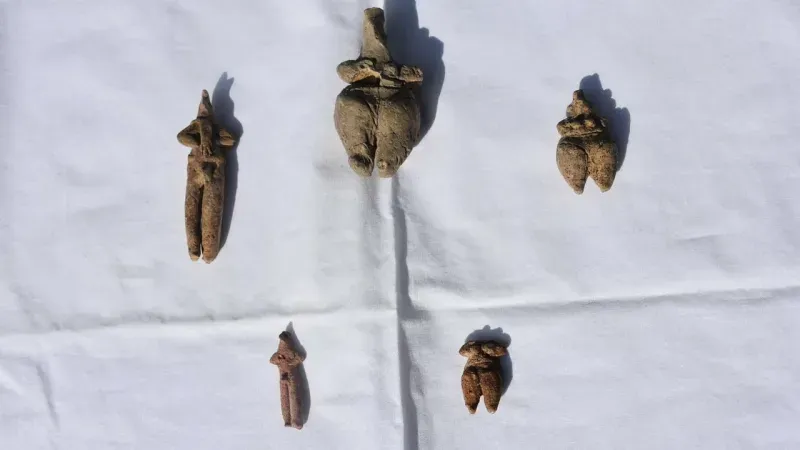 İzmir’de 8 Bin Yıllık Heykelcikler Bulundu