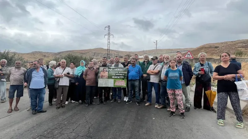 Harmandalı’da Vatandaşlar Yolu Trafiğe Kapattı