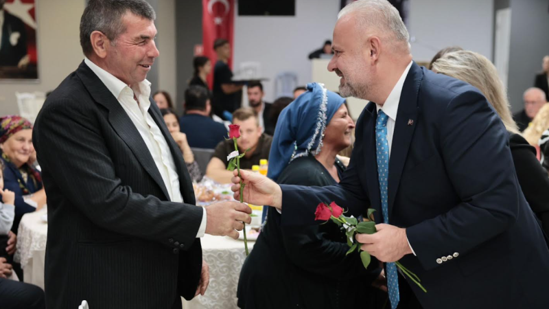 Aydın Pehlivan: “Biz büyük bir aileyiz, Menemen’i omuz omuza büyütüyoruz”