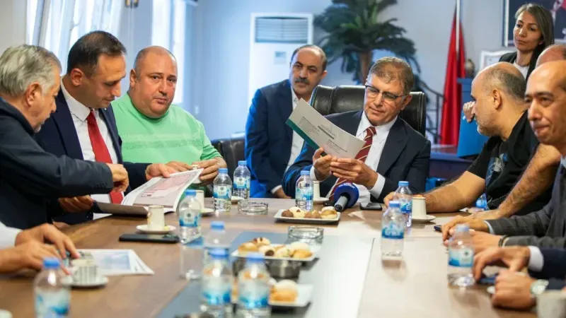 Başkan Tugay, Işıkkent Ayakkabıcılar Sitesi’nde Esnafla Buluştu