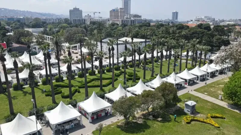 İZKİTAPFEST 6. kez kapılarını açıyor: 10 gün boyunca İzmir kültürle, müzikle, edebiyatla buluşacak