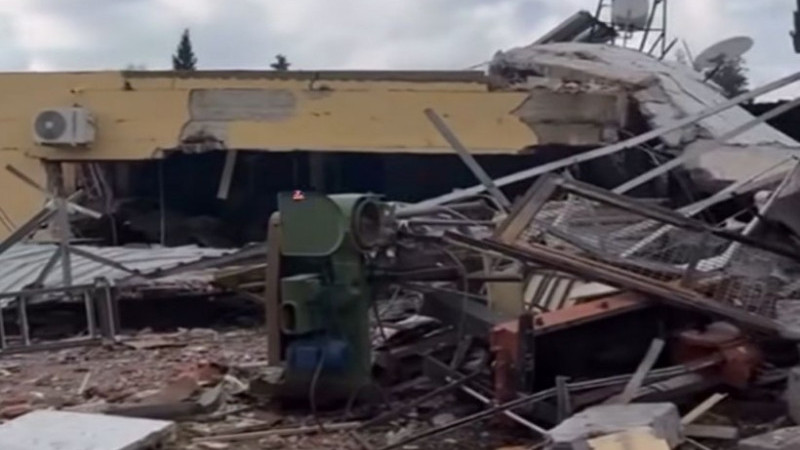 İzmir'de patlama: Bir bina çöktü, yaralılar var!