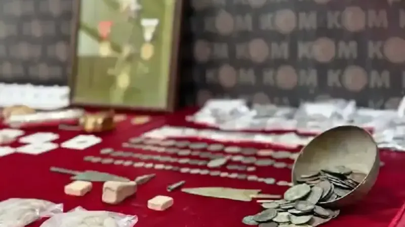 Karabağlar’da kaçakçılık baskını: 20 milyon liralık tarihi eser ele geçirildi!