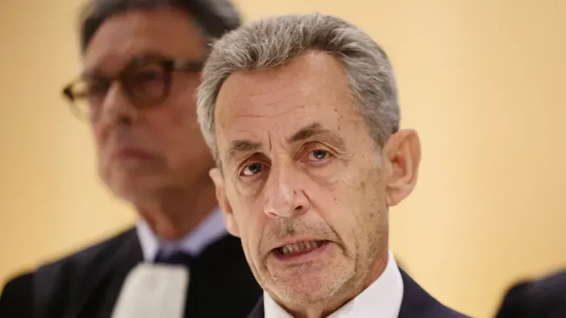  Eski Fransa Cumhurbaşkanı Sarkozy hapse giriyor