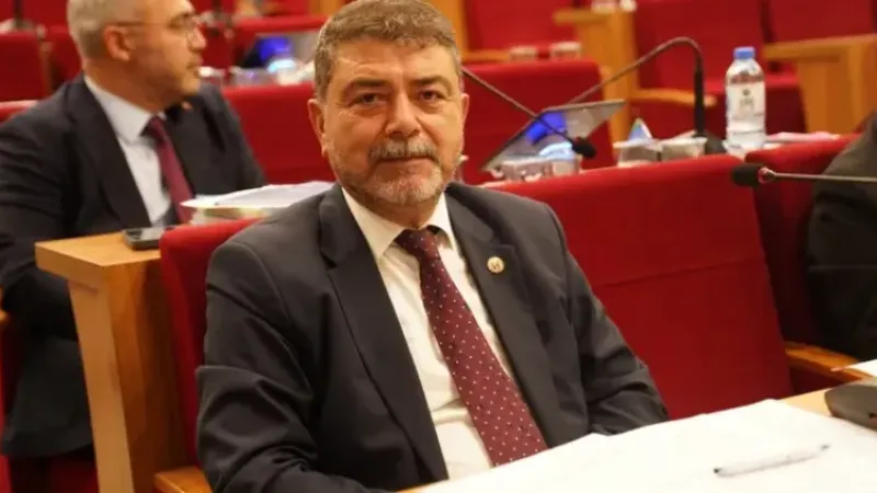 AK Partili Atmaca’dan Başkan Tugay’a çimento fabrikaları eleştirisi