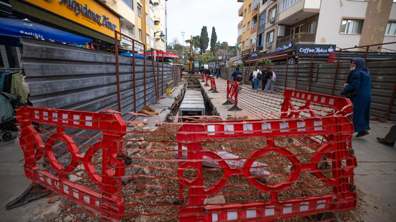 Bayraklı Sevgi Yolu’ndaki yağmur suyu ayrıştırma projesi yüzde 60 tamamlandı