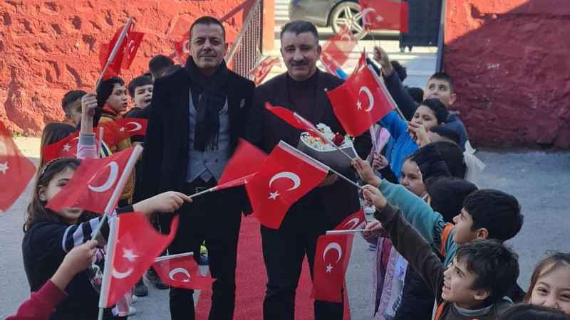 AK Parti Konak İlçe Başkanı Başdaş, Çocukların Geleceği İçin Sahada