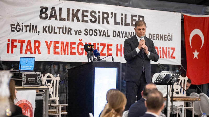 Başkan Tugay, İzmir'deki Balıkesirlilerle iftarda buluştu