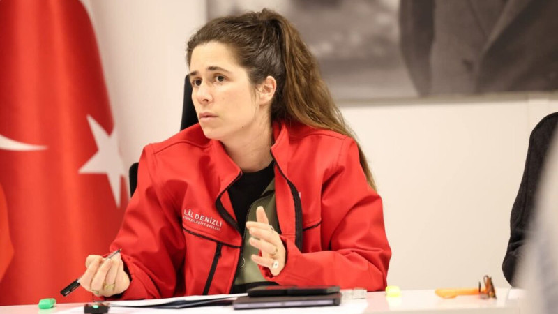 İfade işlemi tamamlandı: Çeşme Belediye Başkanı Lâl Denizli Adli Tıp'a sevk edildi