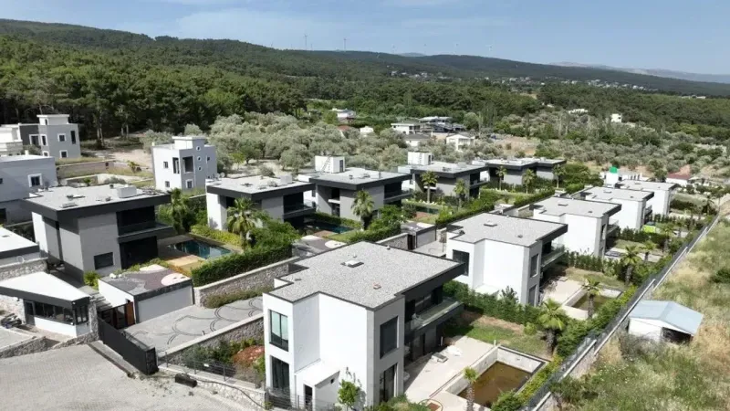 Bornova Çiçekliköy’de 16 Kaçak Villa İçin Yıkım Süreci Başlatıldı