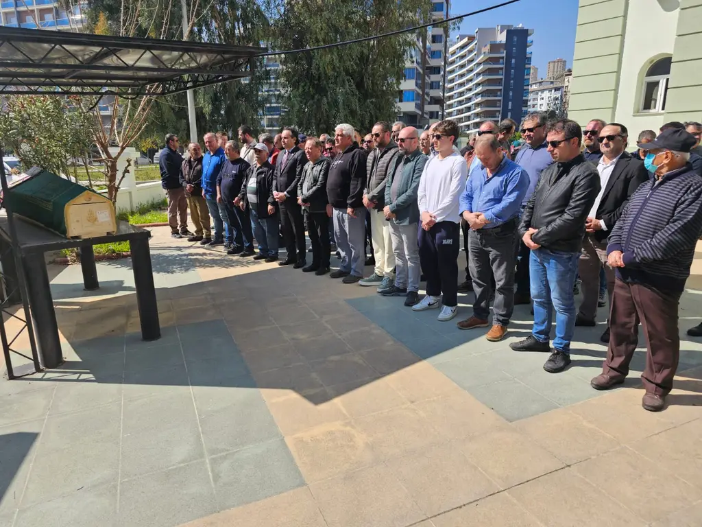 İzmir basınının duayen isimlerinden Ufuk Türkyılmaz’ın annesi son yolcuğuna uğurlandı