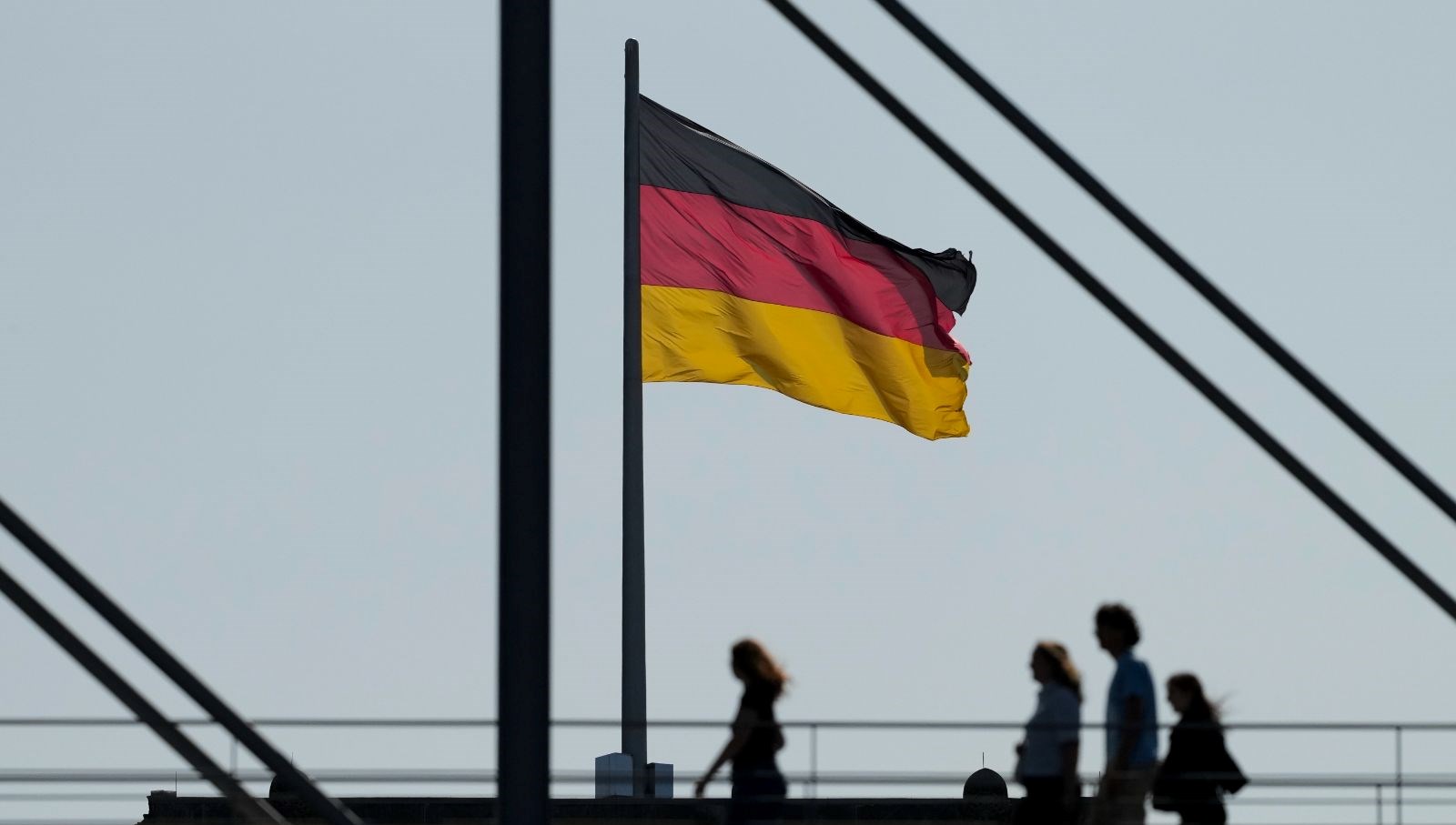 Almanya ve Danimarka'da terör operasyonları