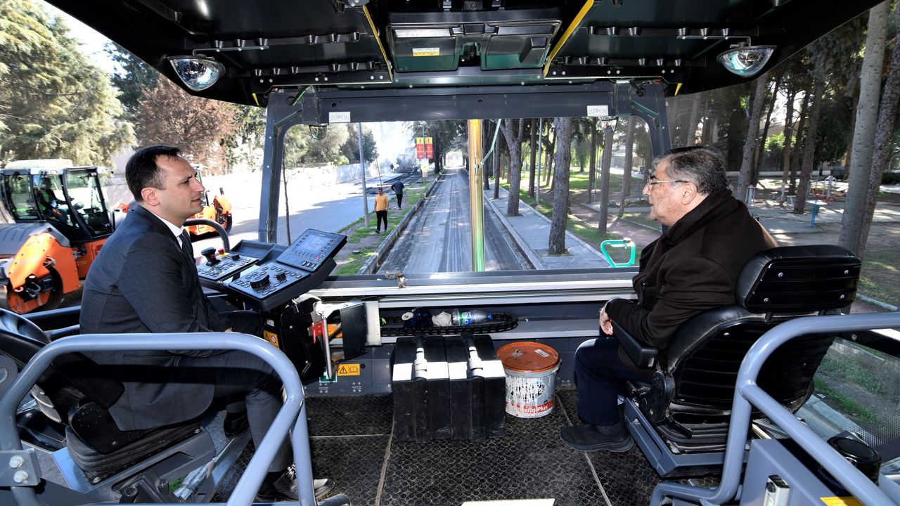 Bornova Anadolu Lisesi Önünde Asfalt Çalışmaları Başladı