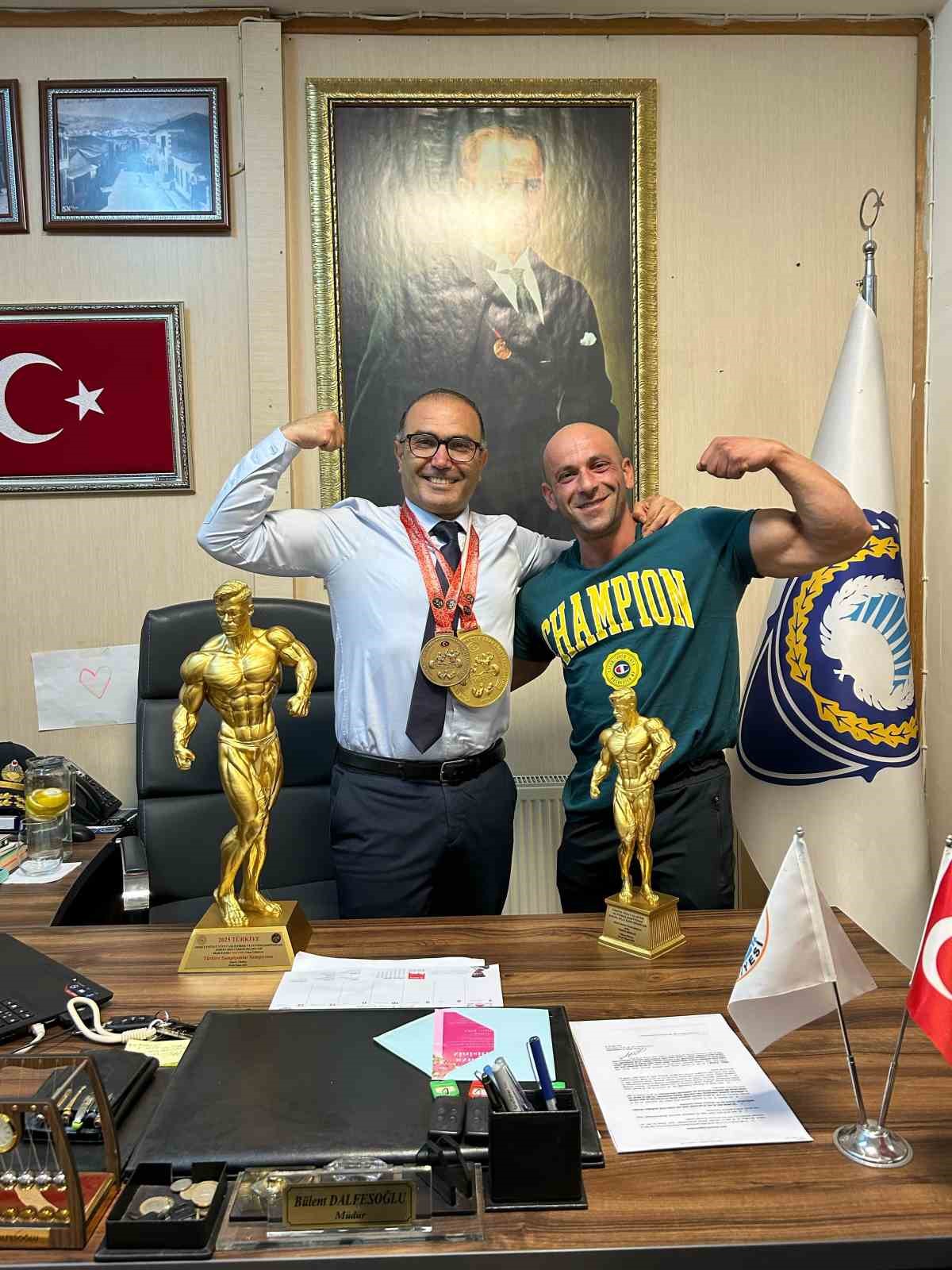 Çarşıda zabıta memuru, vücut geliştirmede Türkiye şampiyonu