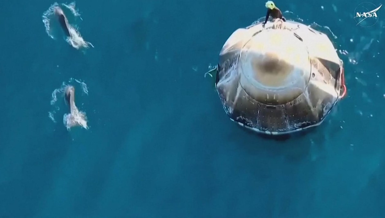 Doğanın hoşgeldin partisi: NASA astronotlarını yunus sürüsü karşıladı!