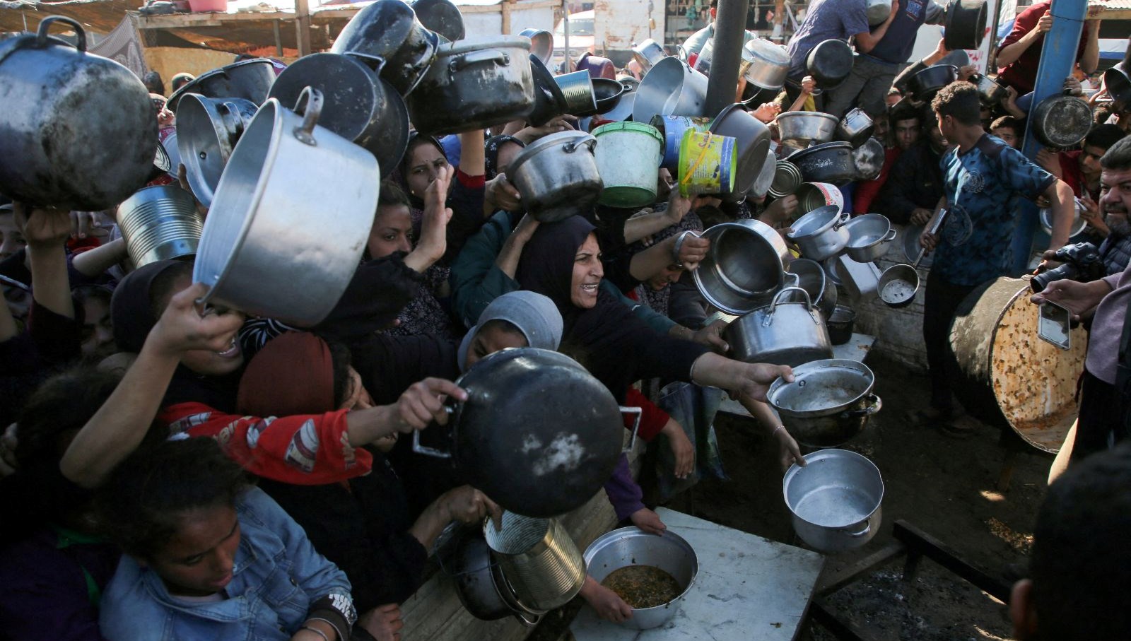 DSÖ: Gazze’de 2 milyon insan açlıktan ölüyor