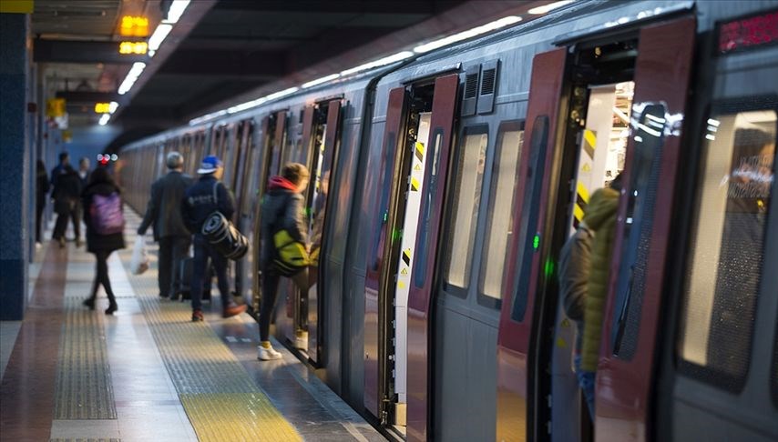 İstanbul'da metro ve tramvay seferleri saat kaçta bitecek? Metro saatleri uzatılacak mı?