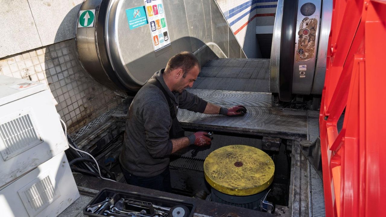 İzmir'de yürüyen merdiven ve asansörlerde bakım süreci tamamlandı!