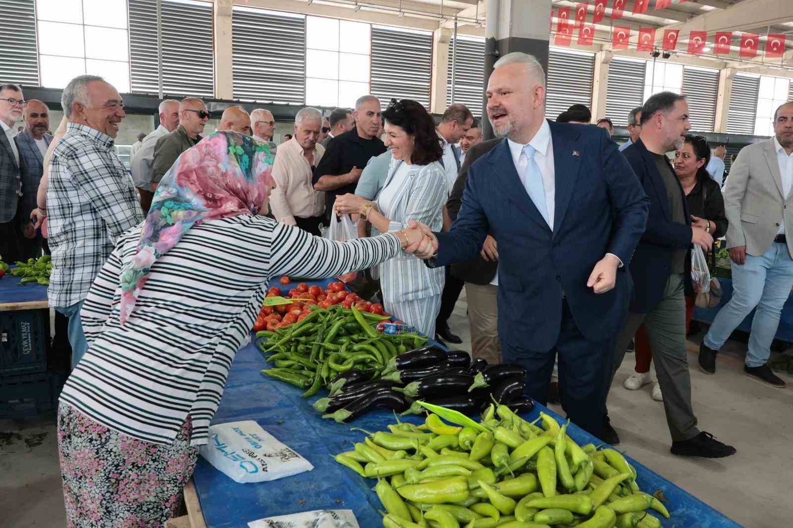 Menemen’de bir kapalı pazar yeri daha açıldı