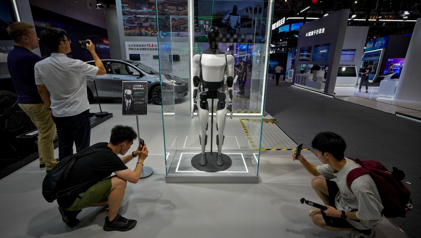 Robotları üzen ticaret savaşı: ABD-Çin gerilimi Optimus'u vurdu