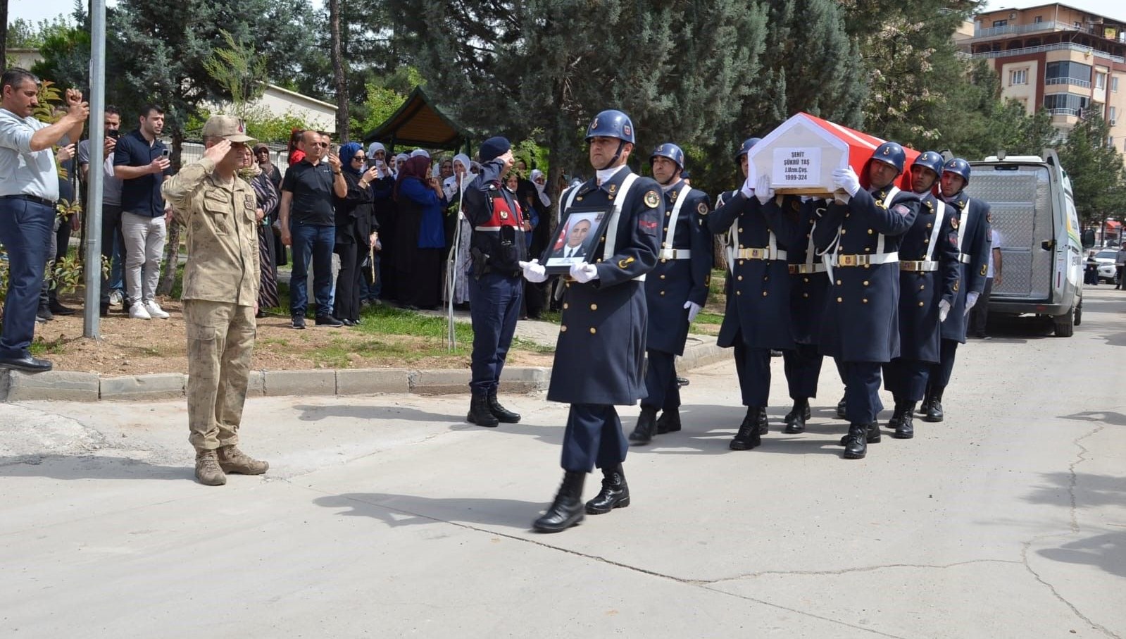 Şehit gözyaşlarıyla uğurlandı